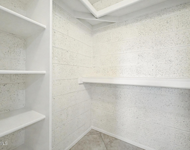 20420 N 6th Drive - Photo Thumbnail 12