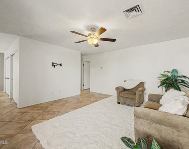 20420 N 6th Drive - Photo Thumbnail 4