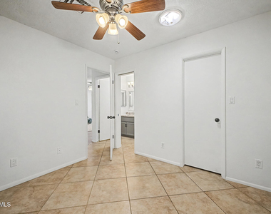 20420 N 6th Drive - Photo Thumbnail 14