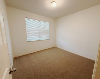 3909 Plymouth Drive - Photo Thumbnail 19