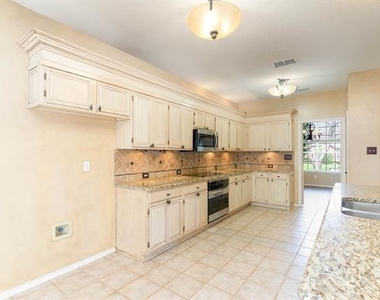 3108 Palmtree Drive - Photo Thumbnail 9