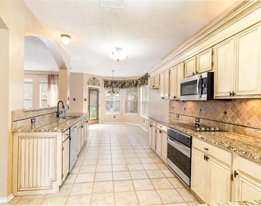 3108 Palmtree Drive - Photo Thumbnail 12