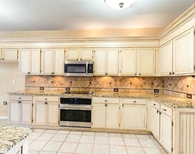 3108 Palmtree Drive - Photo Thumbnail 11