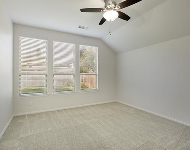5112 Datewood Lane - Photo Thumbnail 11