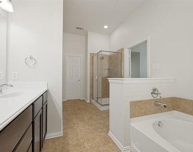 5112 Datewood Lane - Photo Thumbnail 15