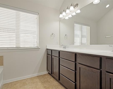5112 Datewood Lane - Photo Thumbnail 14