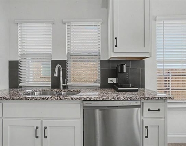 1004 Deer Ridge Drive - Photo Thumbnail 10