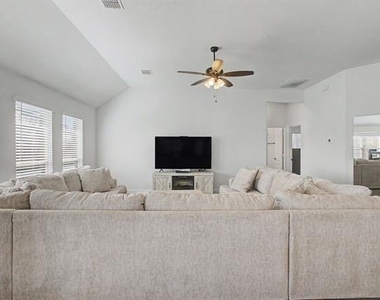 1004 Deer Ridge Drive - Photo Thumbnail 3