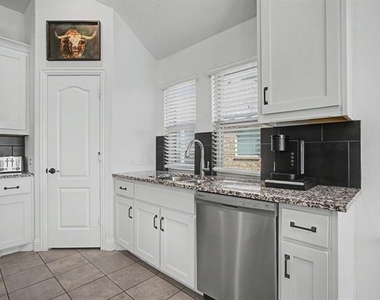 1004 Deer Ridge Drive - Photo Thumbnail 9