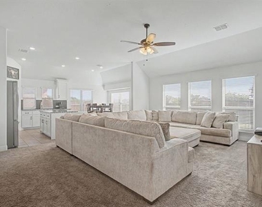 1004 Deer Ridge Drive - Photo Thumbnail 7