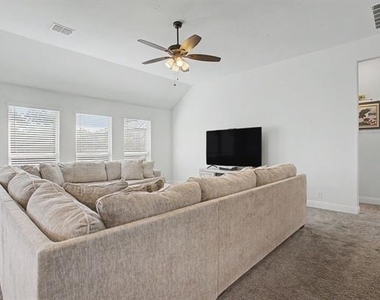 1004 Deer Ridge Drive - Photo Thumbnail 5