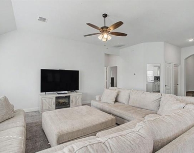 1004 Deer Ridge Drive - Photo Thumbnail 4