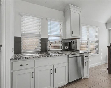1004 Deer Ridge Drive - Photo Thumbnail 11