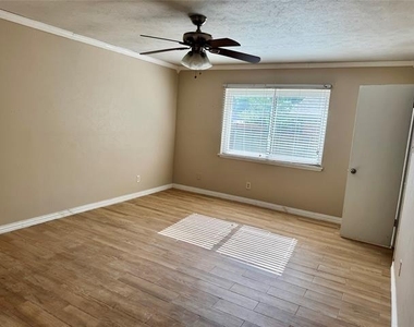 9113 Willowbrook Drive - Photo Thumbnail 12