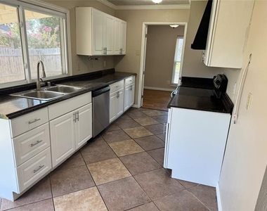 9113 Willowbrook Drive - Photo Thumbnail 5