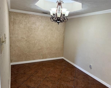 9113 Willowbrook Drive - Photo Thumbnail 7