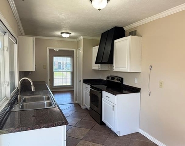 9113 Willowbrook Drive - Photo Thumbnail 6