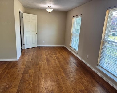 9113 Willowbrook Drive - Photo Thumbnail 3