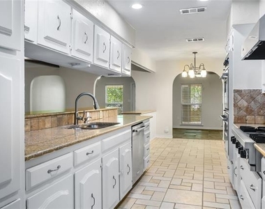 613 Overland Trail - Photo Thumbnail 18