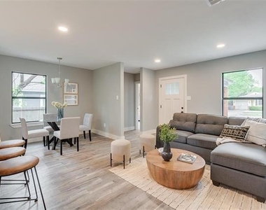 2124 Tisinger Avenue - Photo Thumbnail 3