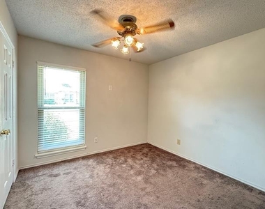 4425 Durango Lane - Photo Thumbnail 10