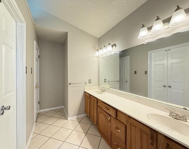4425 Durango Lane - Photo Thumbnail 8