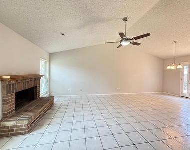 4425 Durango Lane - Photo Thumbnail 2