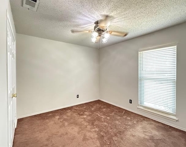 4425 Durango Lane - Photo Thumbnail 11