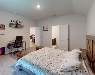 13153 Enclave Parkway - Photo Thumbnail 3