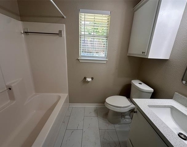 738 Wayne Avenue - Photo Thumbnail 11