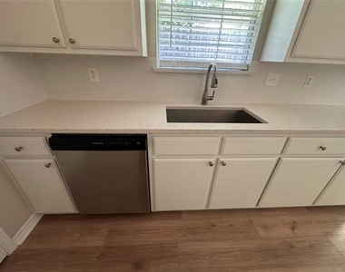 738 Wayne Avenue - Photo Thumbnail 7