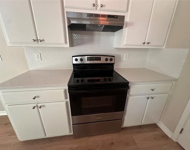 738 Wayne Avenue - Photo Thumbnail 6