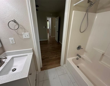 738 Wayne Avenue - Photo Thumbnail 12