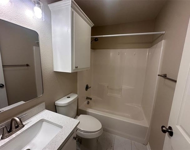 738 Wayne Avenue - Photo Thumbnail 15
