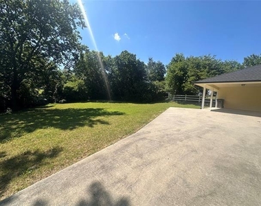 738 Wayne Avenue - Photo Thumbnail 2