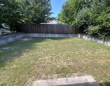 738 Wayne Avenue - Photo Thumbnail 20