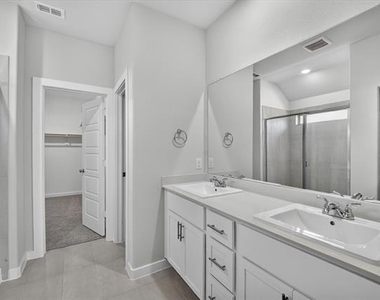 709 Summerberry Drive - Photo Thumbnail 7