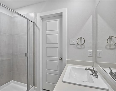 709 Summerberry Drive - Photo Thumbnail 14