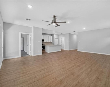 709 Summerberry Drive - Photo Thumbnail 6