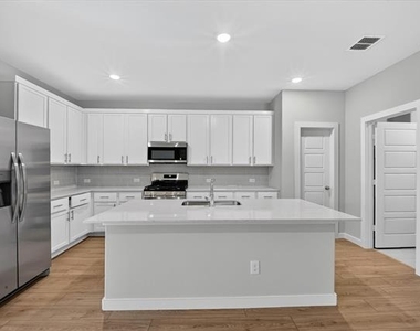 709 Summerberry Drive - Photo Thumbnail 4