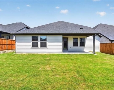 709 Summerberry Drive - Photo Thumbnail 17