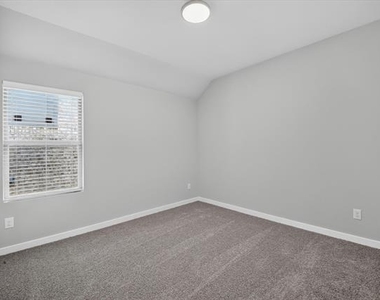 709 Summerberry Drive - Photo Thumbnail 13