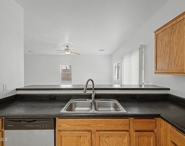7027 W Lincoln Street - Photo Thumbnail 9