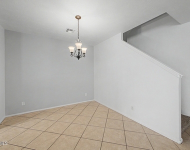 7027 W Lincoln Street - Photo Thumbnail 5