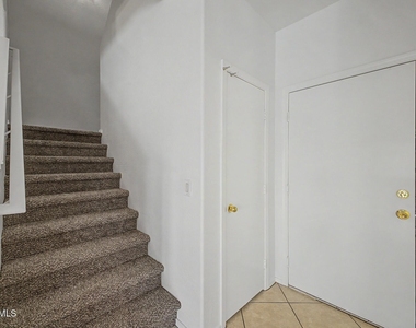 7027 W Lincoln Street - Photo Thumbnail 11