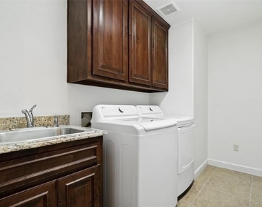 204 Captains Court - Photo Thumbnail 23