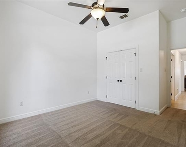 204 Captains Court - Photo Thumbnail 12