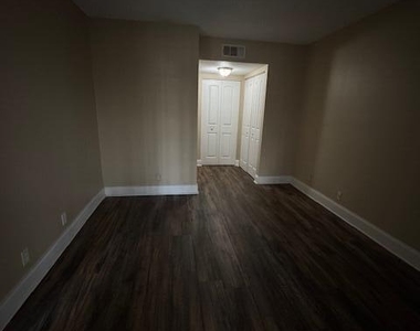 1536 Se Royal Green Circle - Photo Thumbnail 12