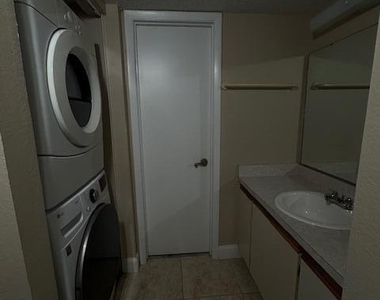 1536 Se Royal Green Circle - Photo Thumbnail 24
