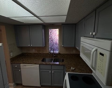 1536 Se Royal Green Circle - Photo Thumbnail 13